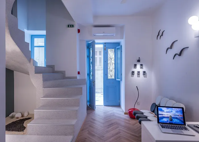 Отель Shapes Luxury Эрмуполис