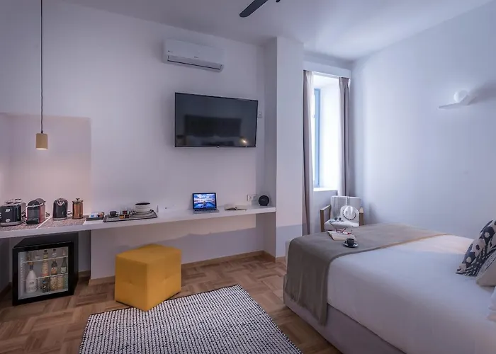 Отель Shapes Luxury 4*