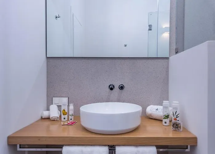 Shapes Luxury Эрмуполис