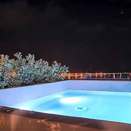 호텔 Shapes Luxury 에르무폴리