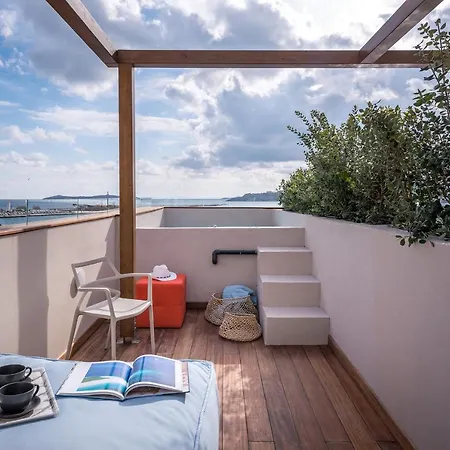 Shapes Luxury Hotel 4*