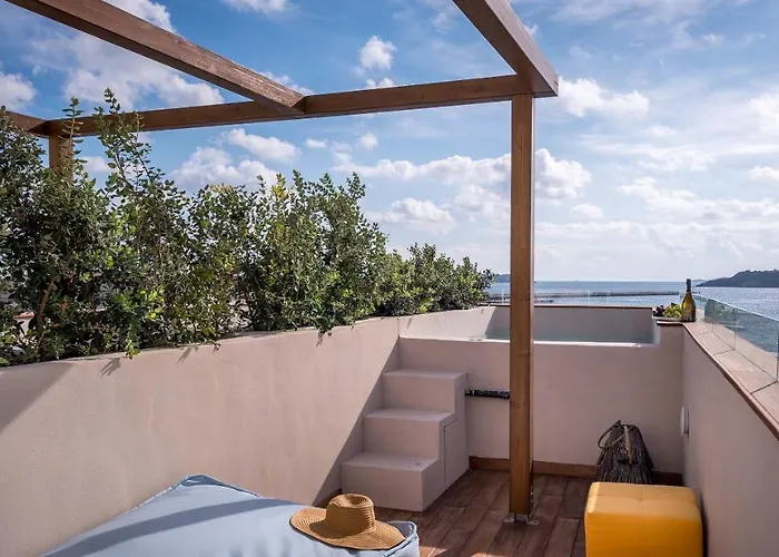 Otel Shapes Luxury 4*