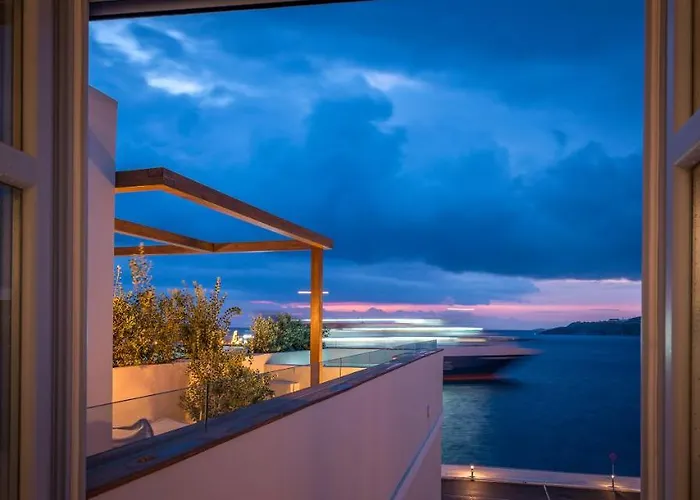 Shapes Luxury Otel Ermoupoli